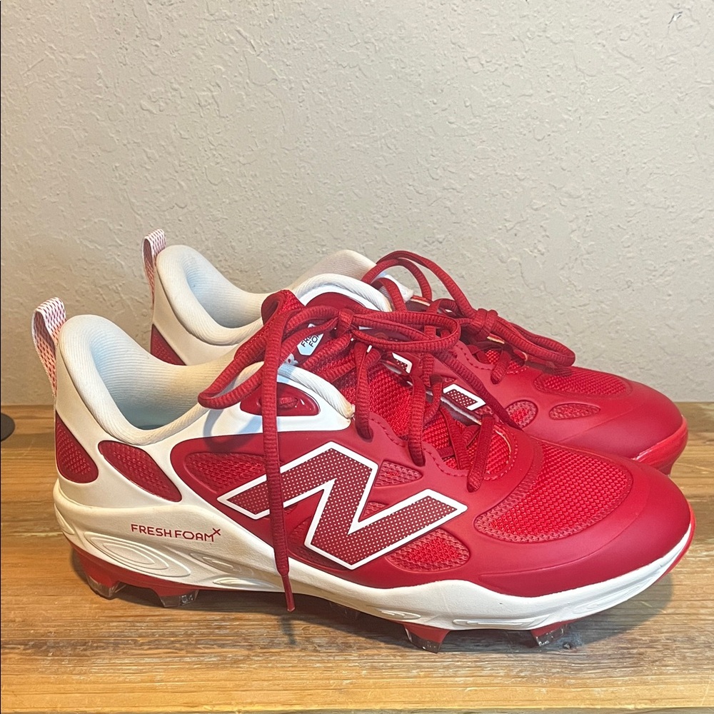 NWOB New Balance Women's Fresh Foam X Velo v4 Molded Softball Cleats size 11